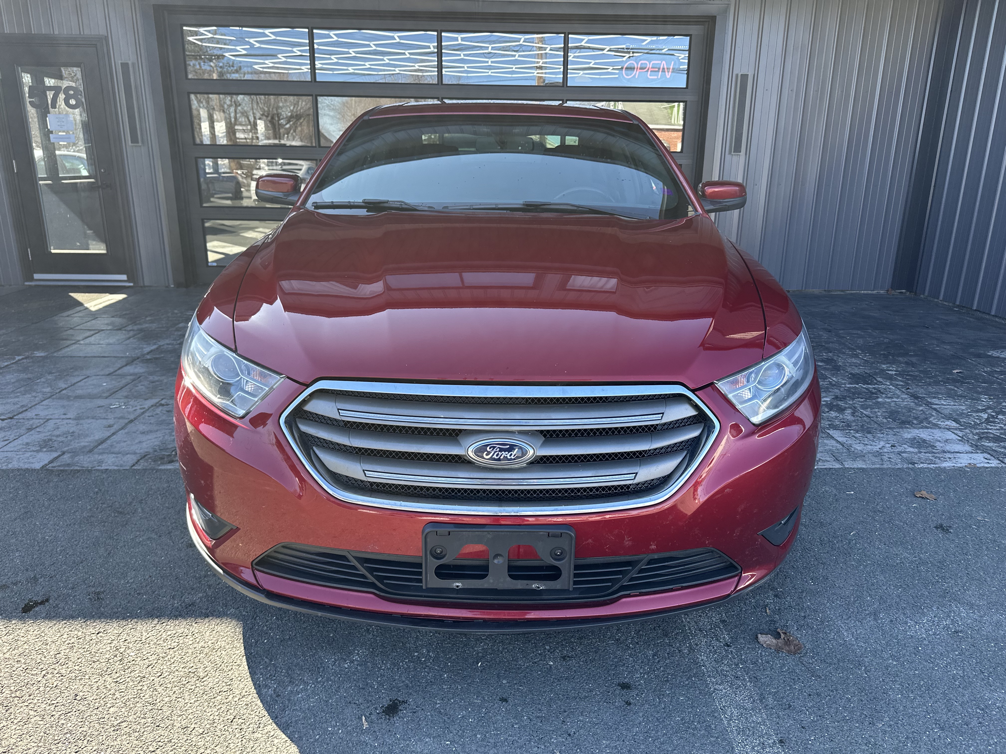 Image 2 - 2014 Ford Taurus SEL