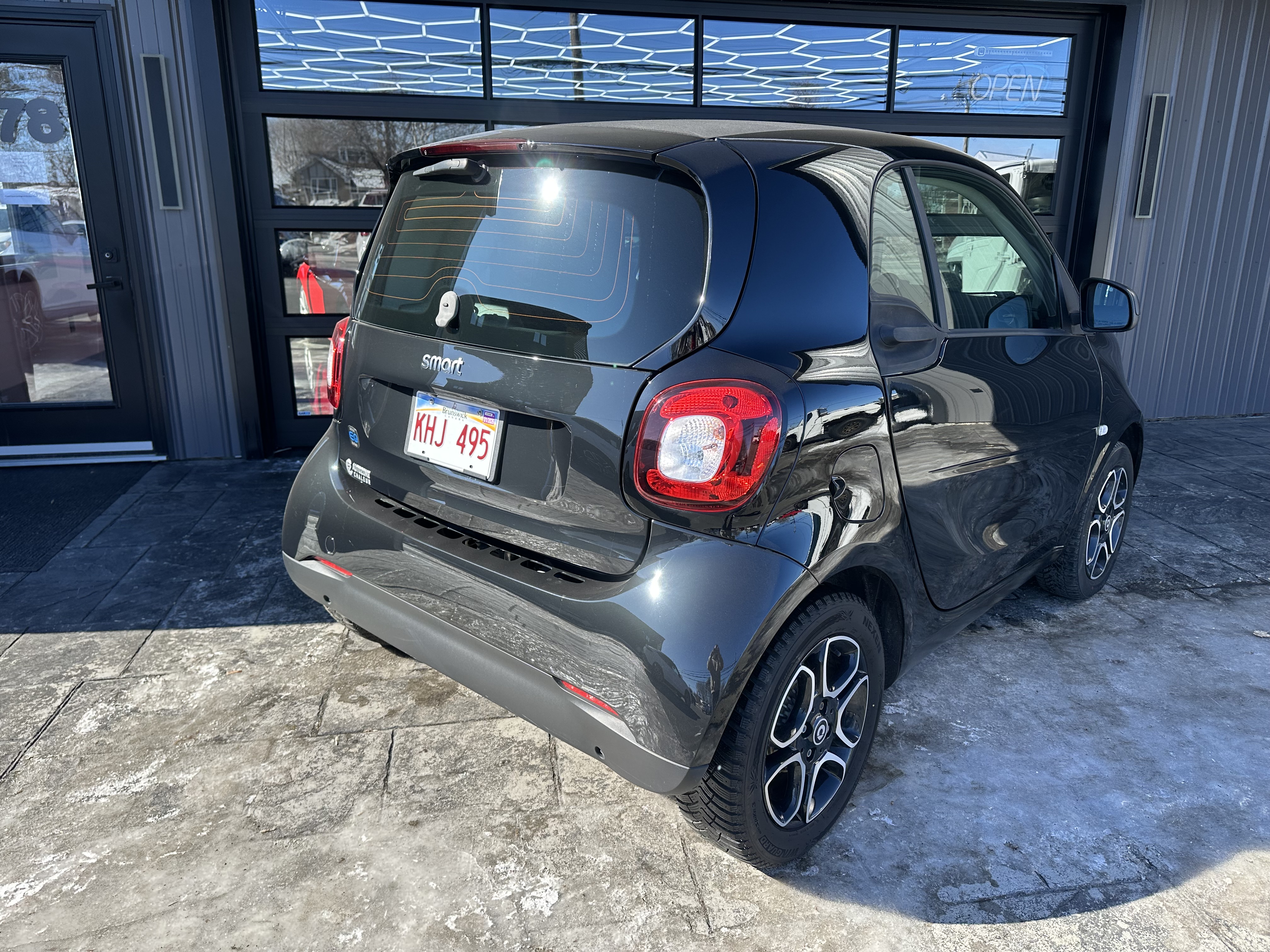 Image 3 - 2018 SMART EQ Fortwo Electrique