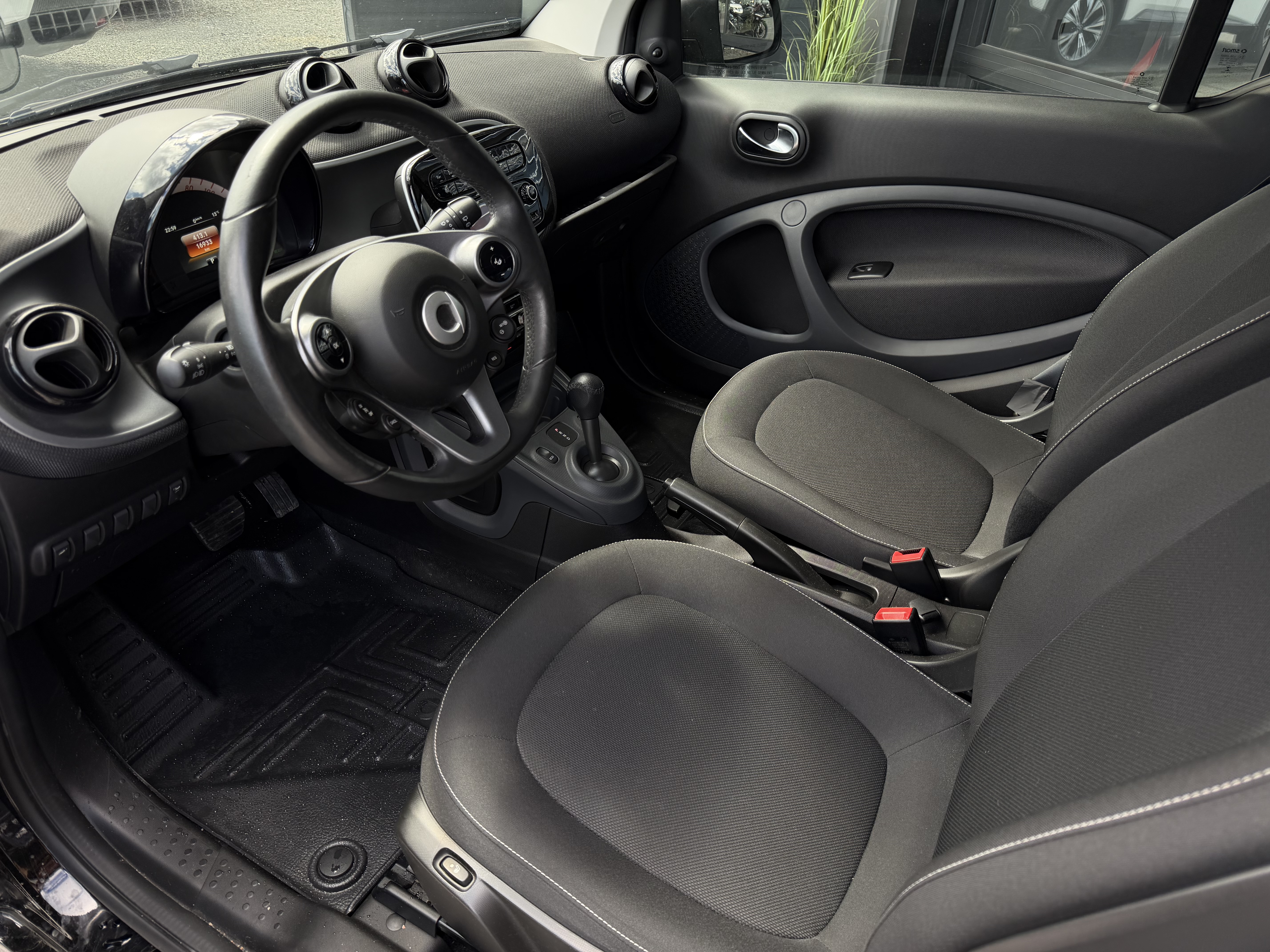 Image 4 - 2018 SMART EQ Fortwo Electrique