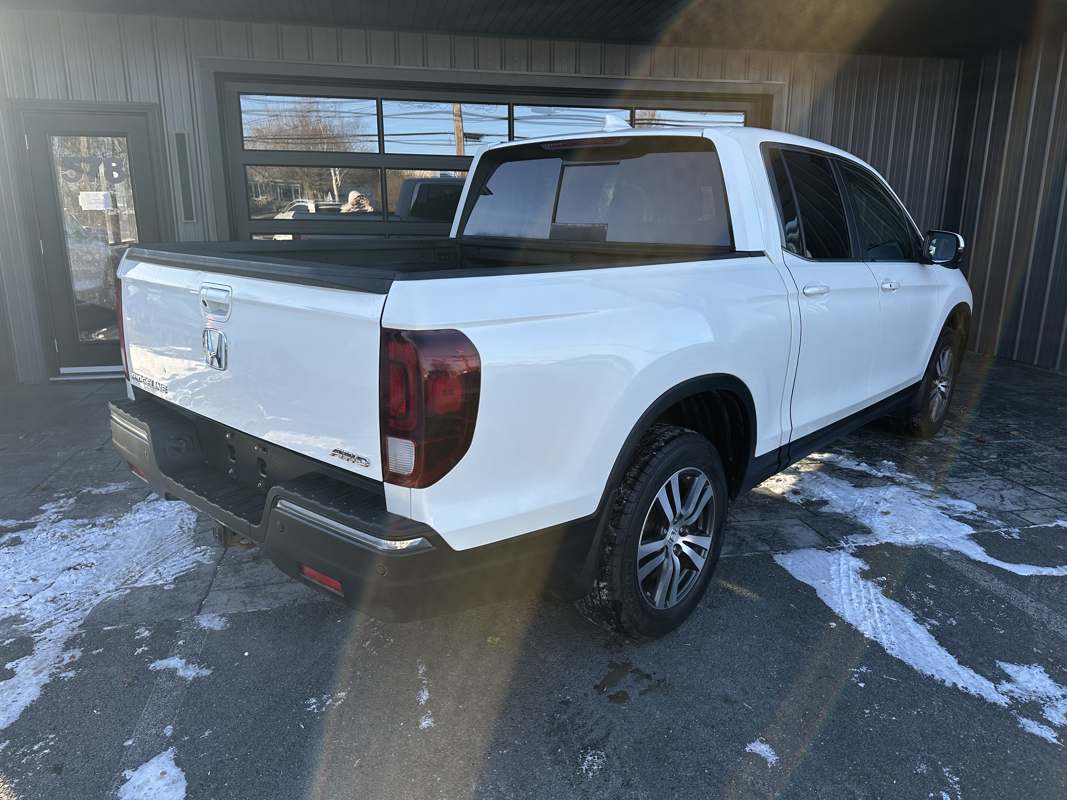 Image 3 - 2017 Honda Ridgeline EX-L