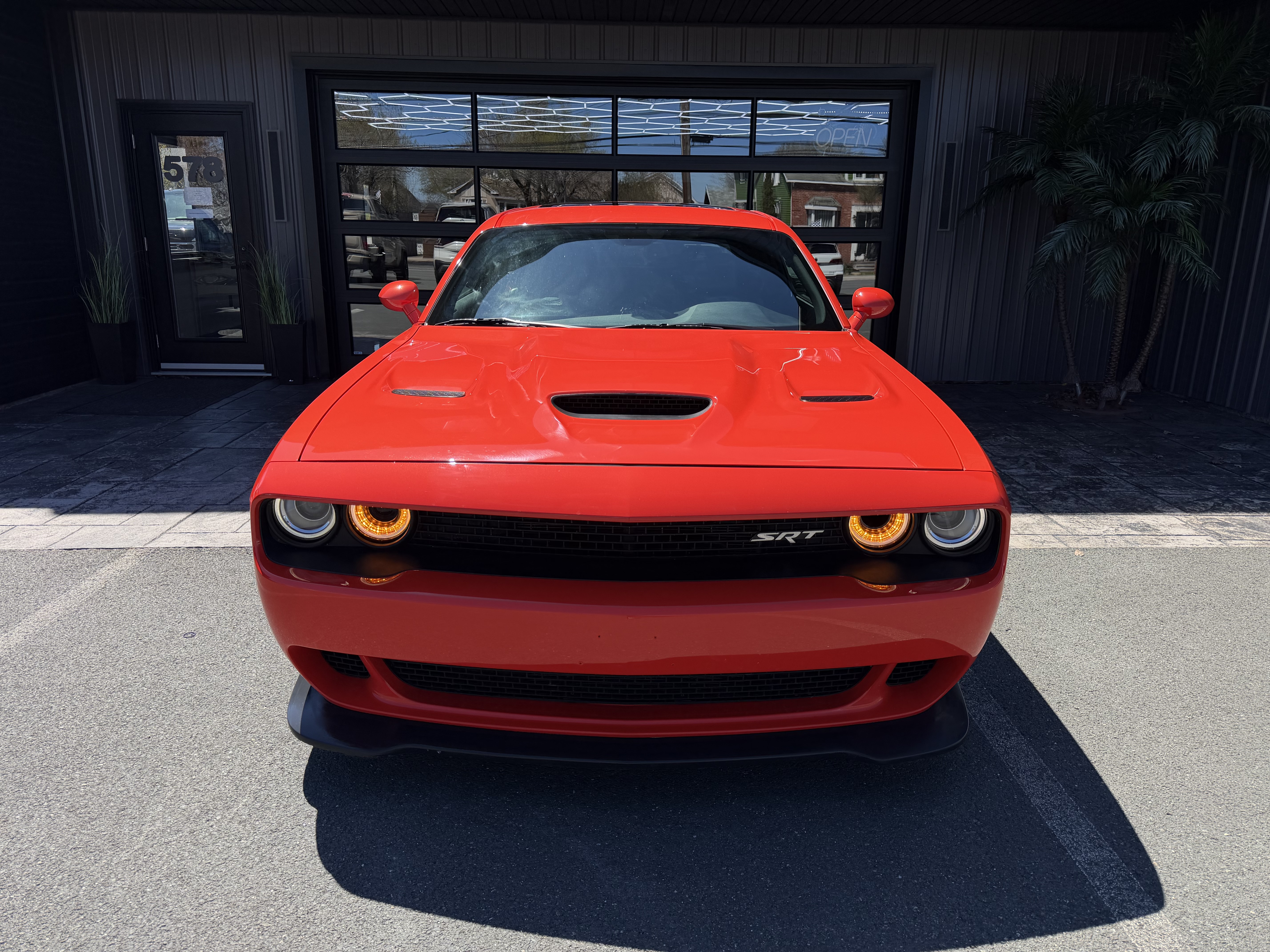 Image 2 - 2016 Dodge Challenger SRT HELLCAT