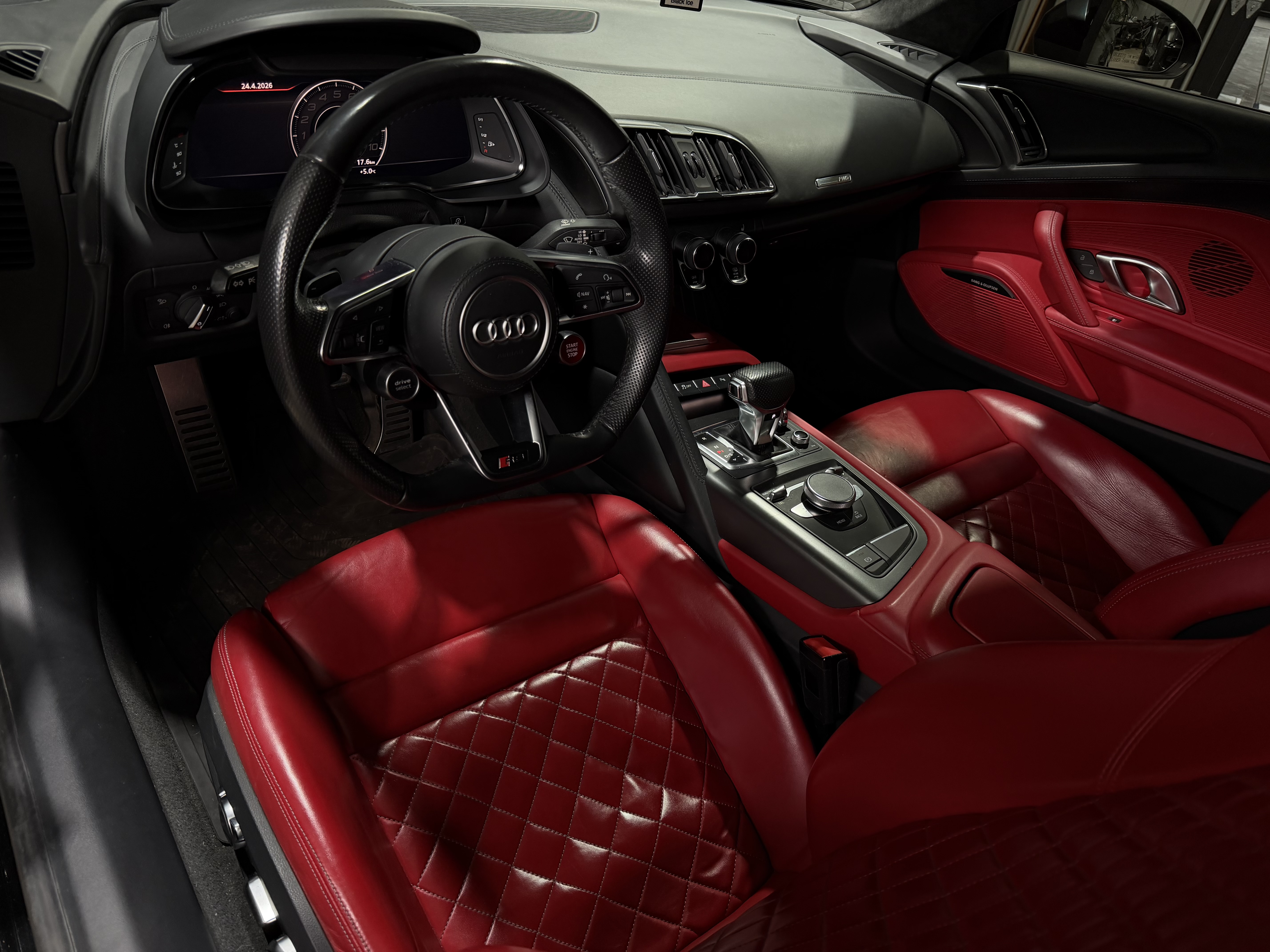 Image 5 - 2023 Audi R8