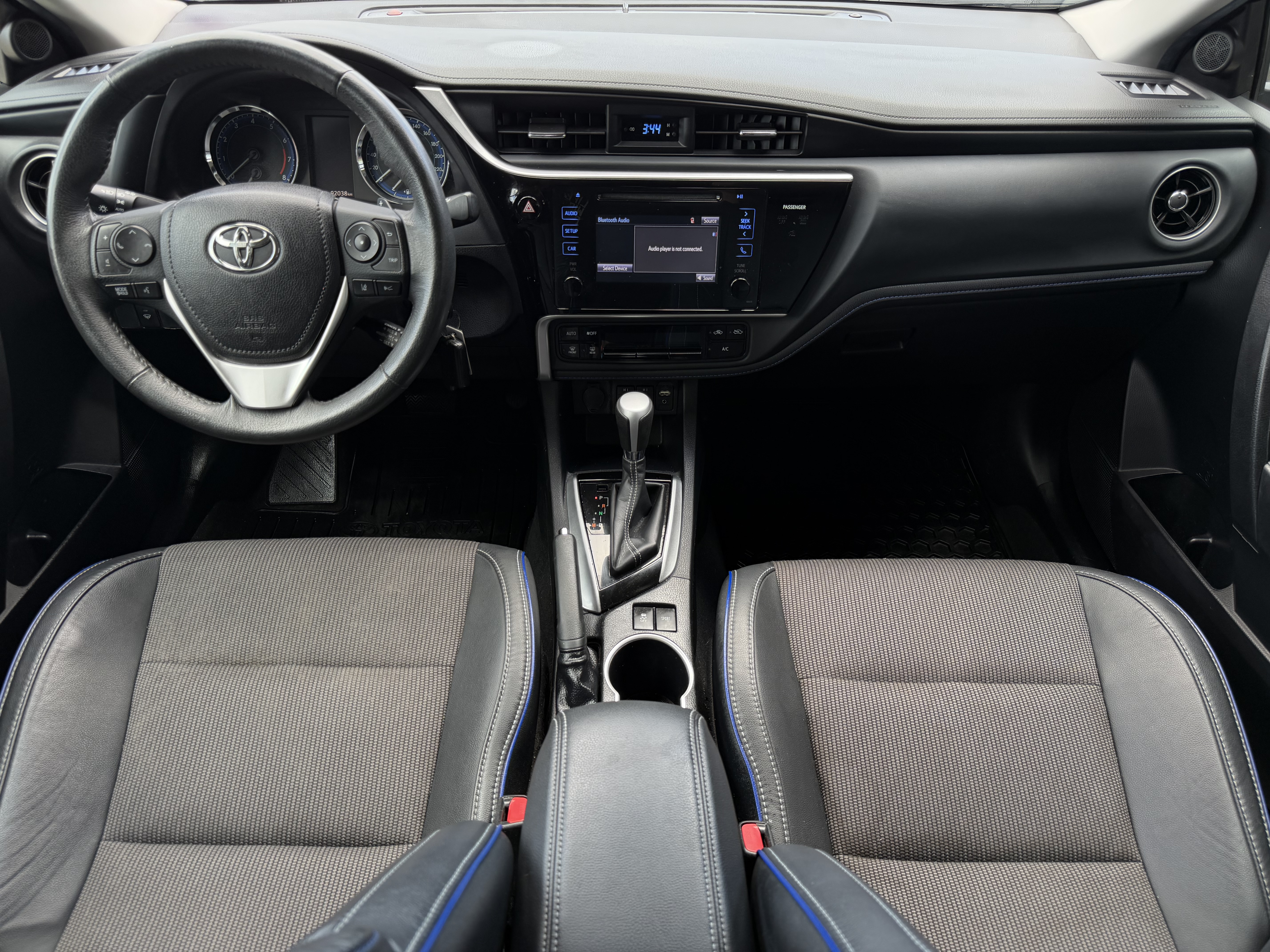 Image 4 - 2017 Toyota Corolla L/LE/SE/XLE/XSE/50th Anniv. Special Edition