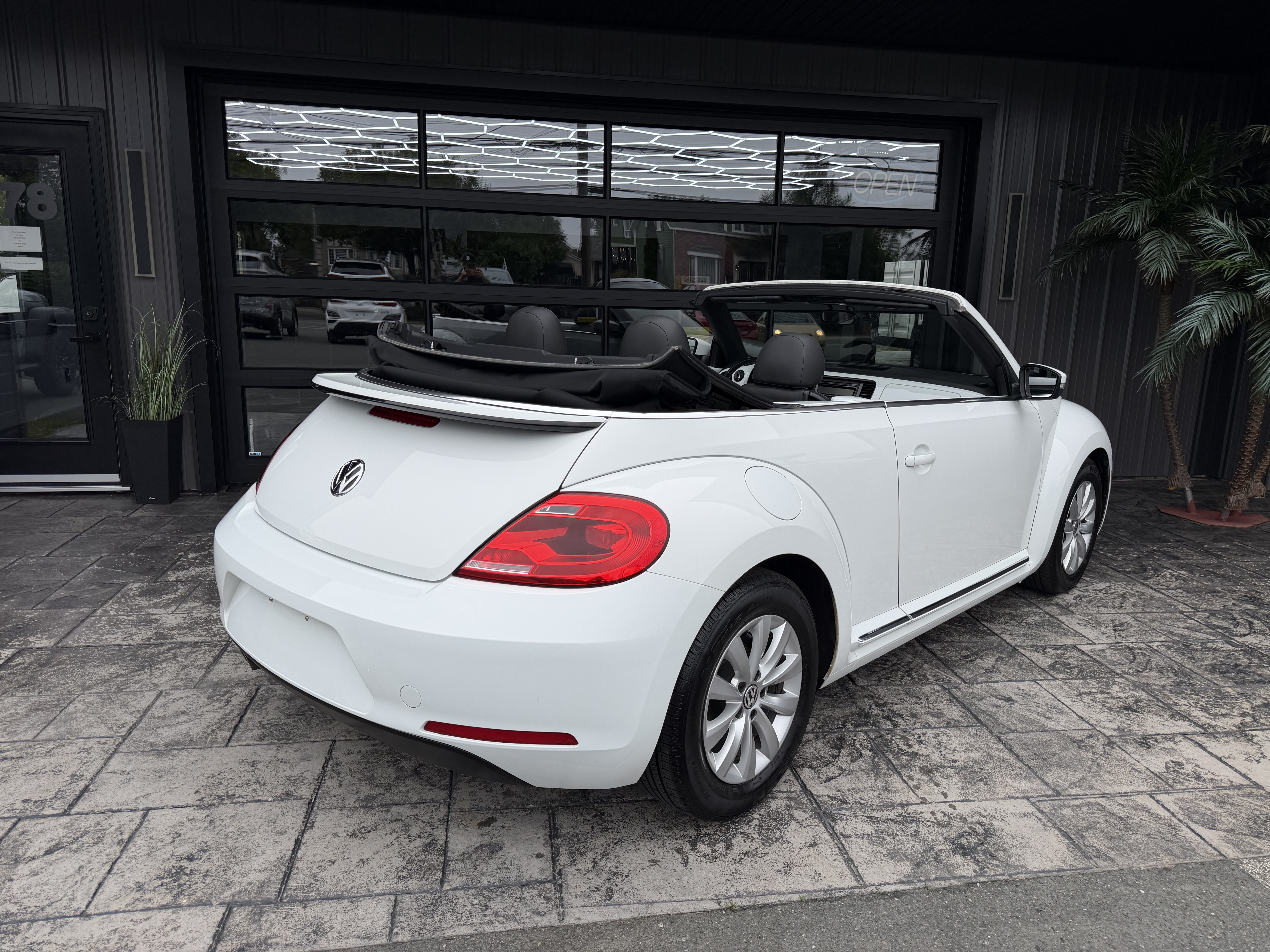 Image 4 - 2014 Volkswagen Beetle 1.8T, TDI