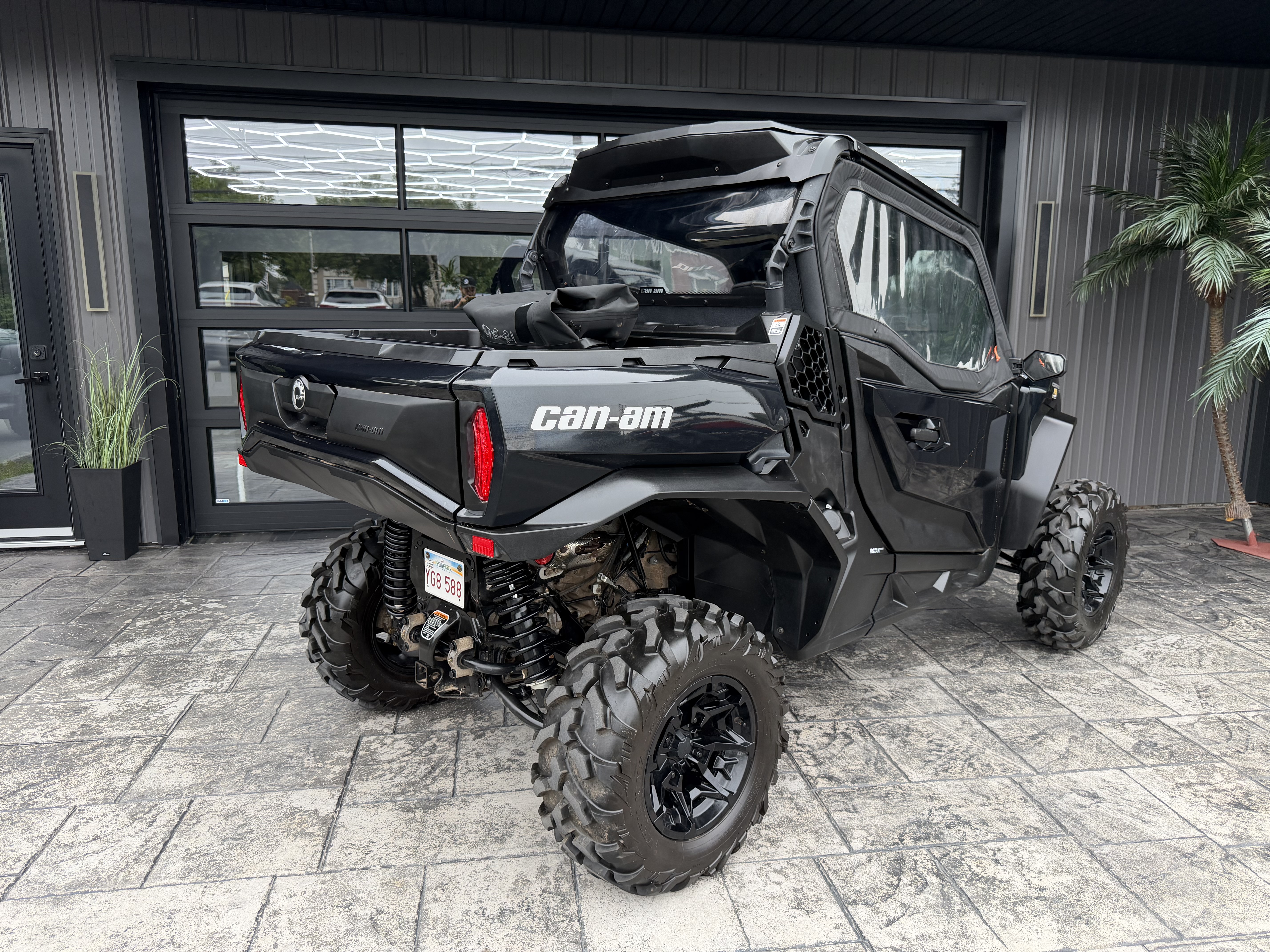 Image 2 - 2024 Can am Commander XT