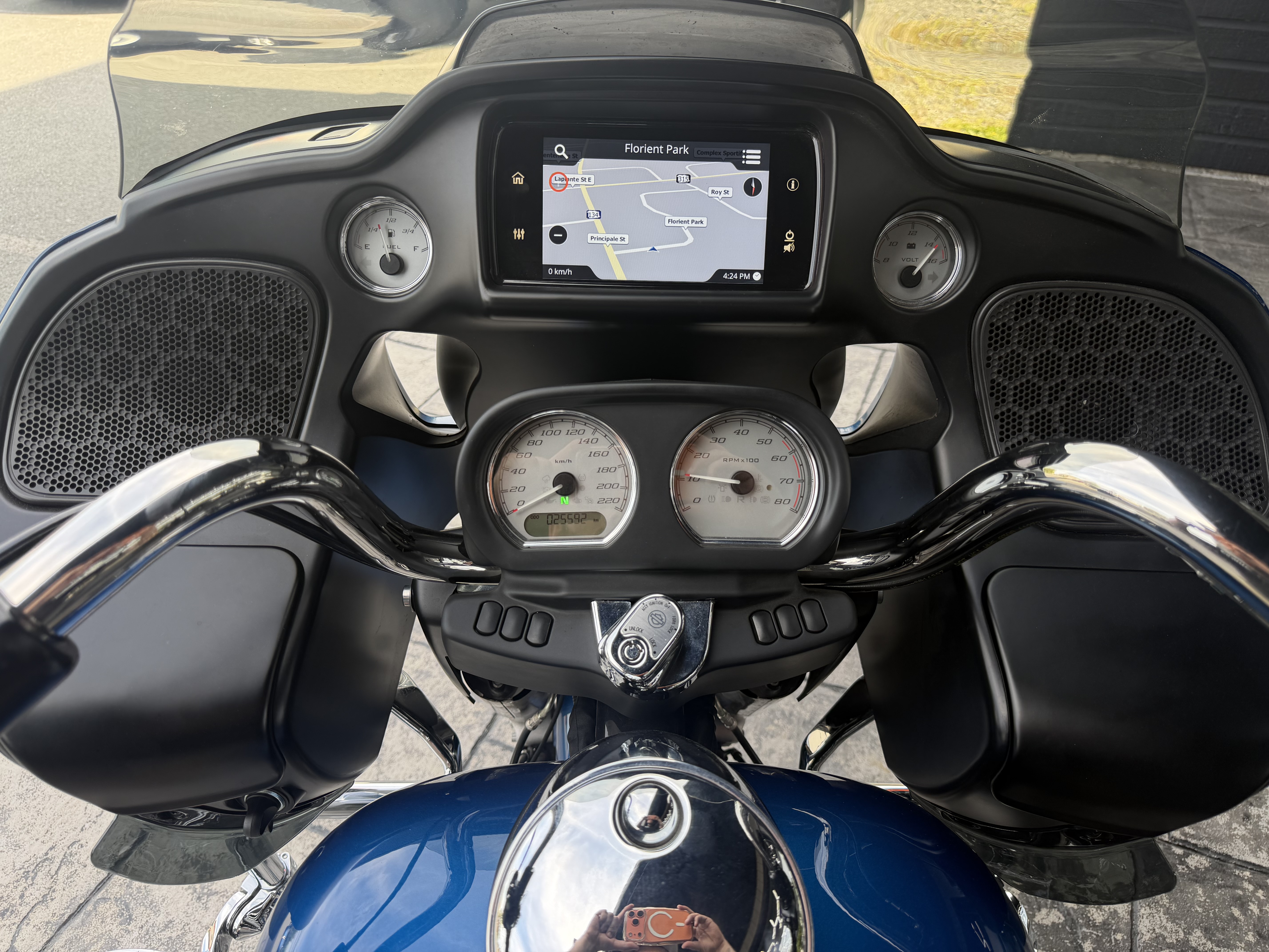 Image 4 - 2022 Harley Davidson RoadGlide