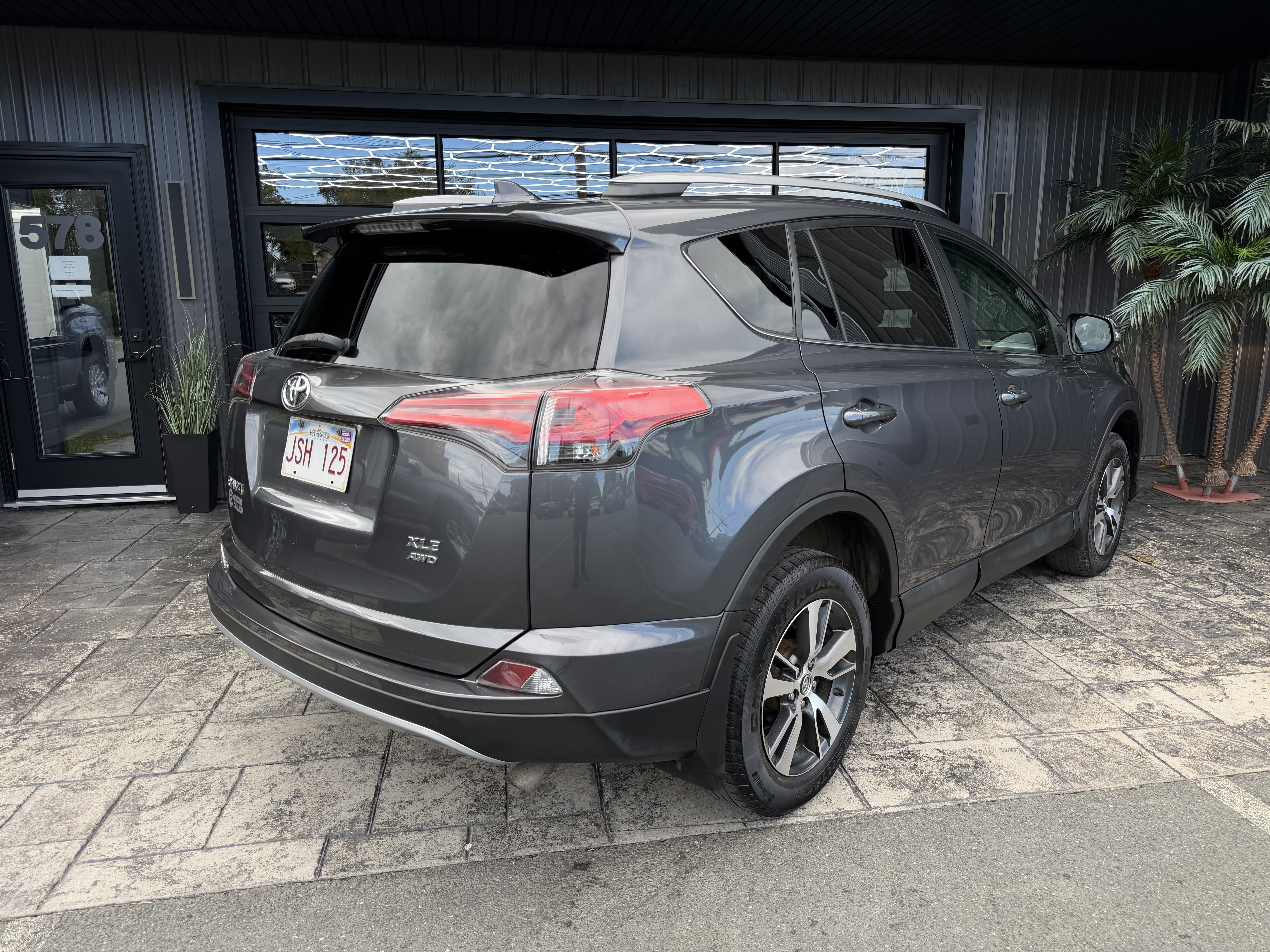 Image 3 - 2018 Toyota RAV4 XLE