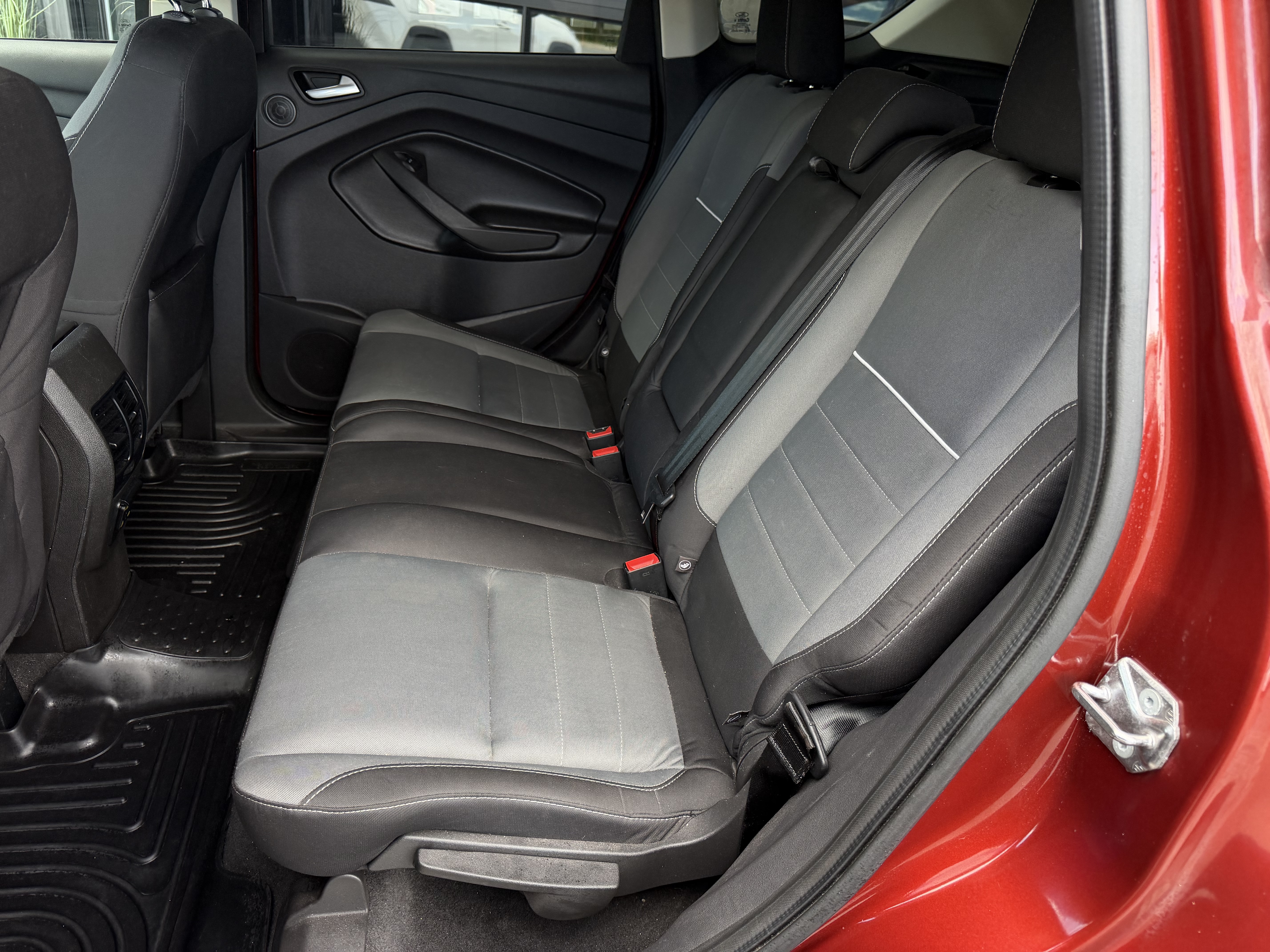 Image 6 - 2015 Ford Escape SE