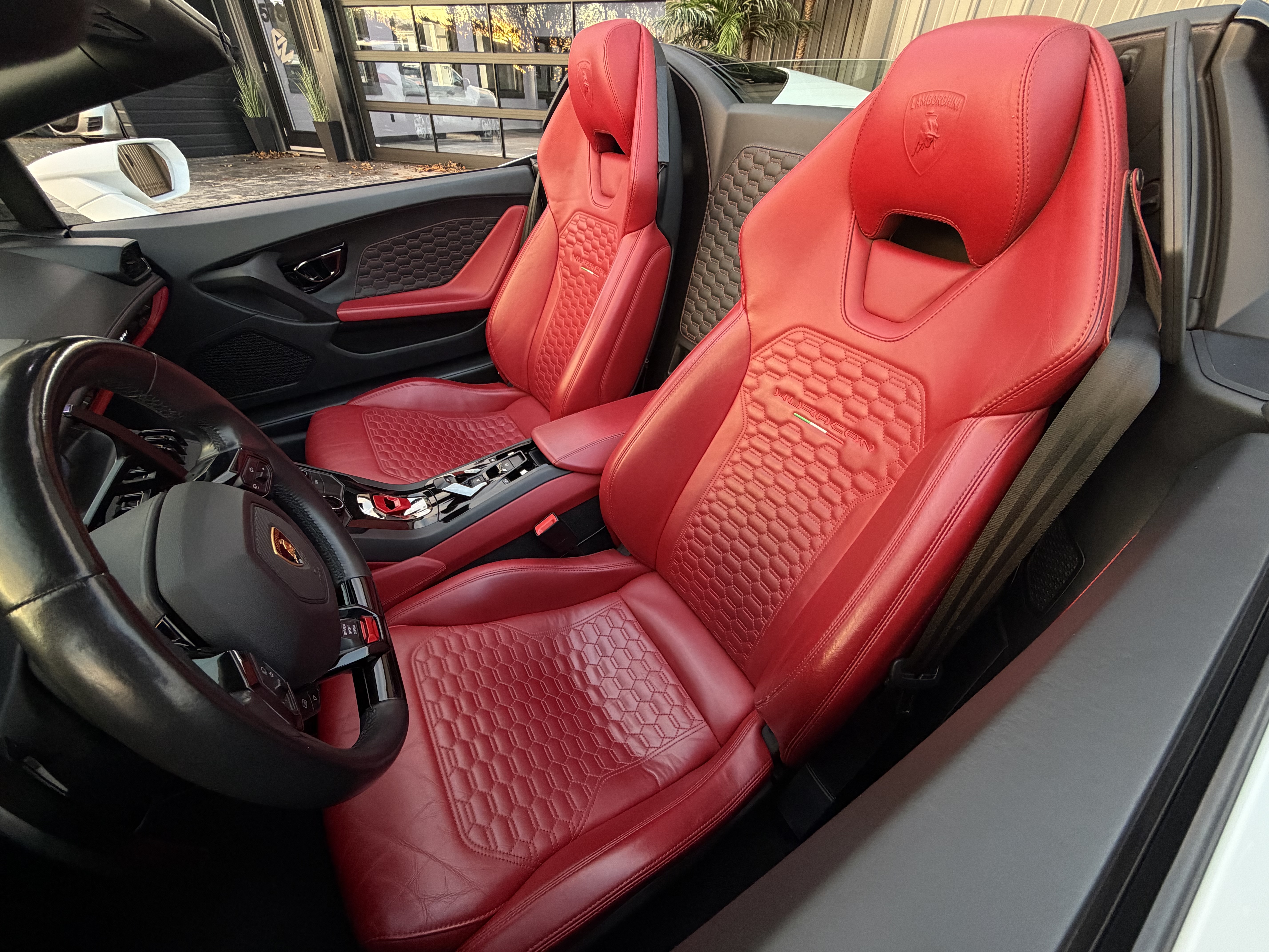 Image 6 - 2017 LAMBORGHINI Huracan Spyder